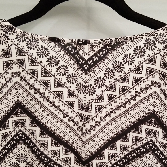 About A Girl Black and White Long Sleeve Top in L - Picture 7 of 8